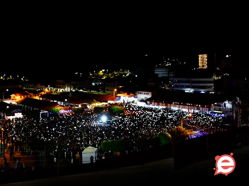 Dennis o Brabo Bate Recorde com mais de 10 Mil Pessoas na Expoleo 2026 🚀 5 Público vibrando no encerramento do show de Dennis o Brabo